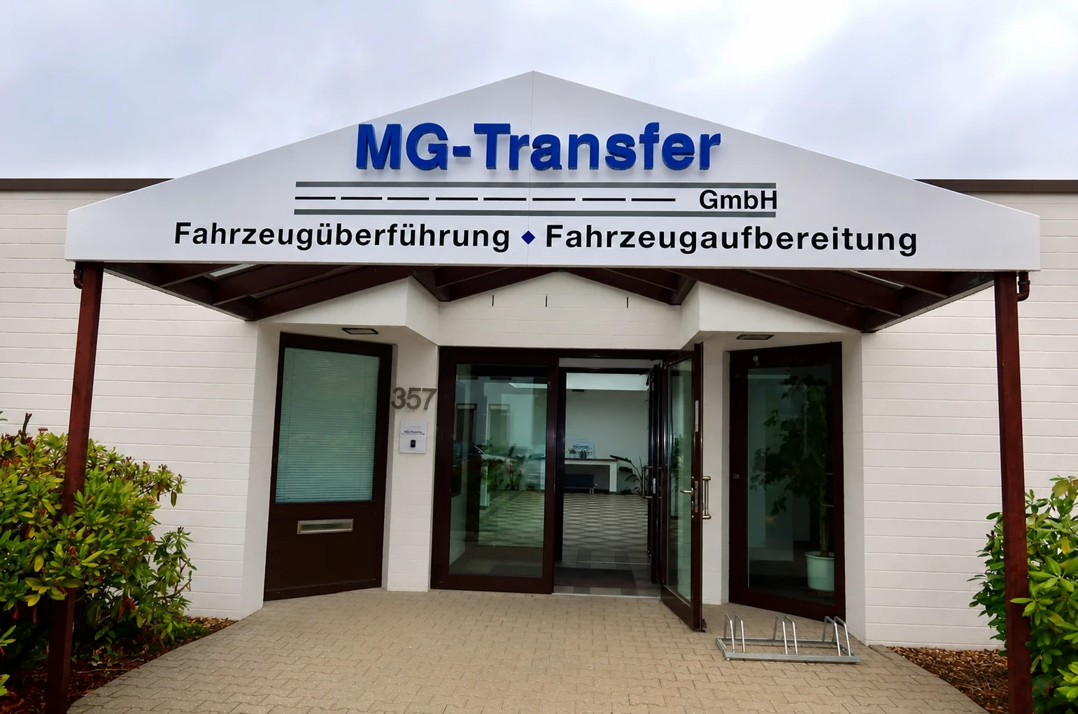 Eingang von MG-Transfer an der Konstantinstraße 357 in Mönchengladbach